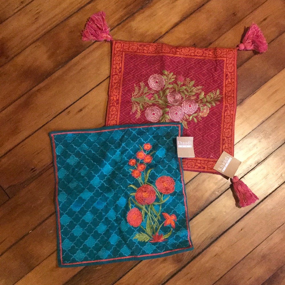 💕HP💕Set of 14” pillowcases w/ floral embroidery